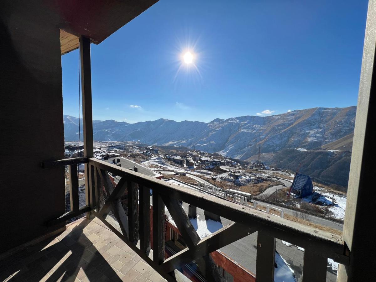 Mountain Cricket Chalets And Apartments Gudauri Exterior photo