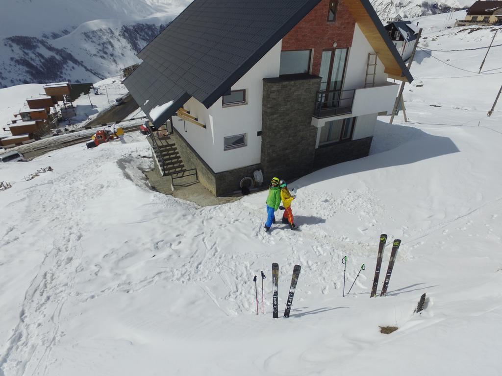 Mountain Cricket Chalets And Apartments Gudauri Exterior photo